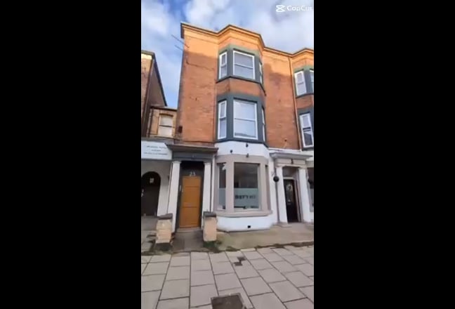 Room 3 – Double Bed, TV & All Bills Included Main Photo