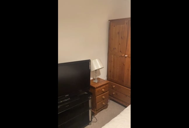 Spacious Double Room to Rent – Willenhall Area Main Photo