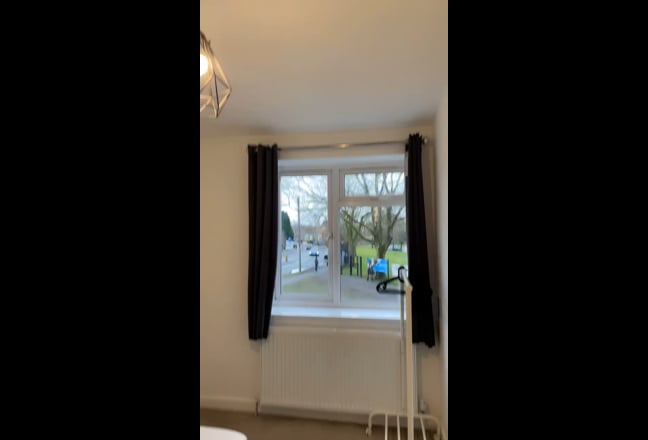 Spare room available for rent Main Photo