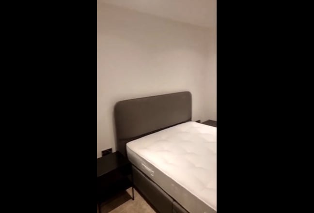 Double Bedroom with Private Seperate Bathroom  Main Photo