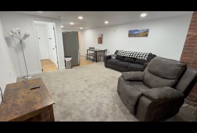Full basement apartment with a separate entrance Main Photo