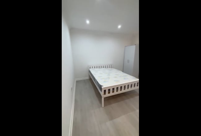 🔥Spacious Couple Room in 2Br Flat🔥Must View Now Main Photo