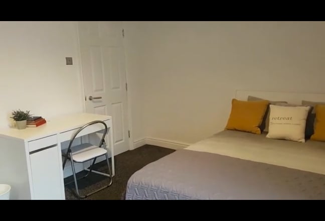  Large Double Room 🧡 Lovely House Warrington 🏠 Main Photo