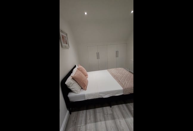1 Double Room & 1 Loft Size Room on Northcote Road Main Photo