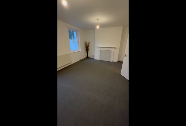 2 Bedroom Flat In Charlton (SE7) Main Photo