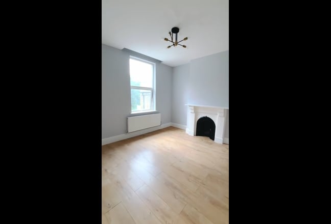4 Large beds in Norroy Road, Central Putney SW15 Main Photo