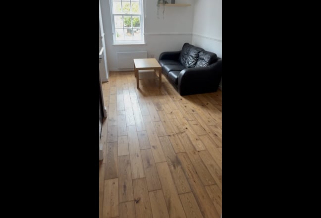 A  2 bed flat with parking in town center.  Main Photo