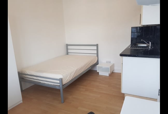 Looking for a Clean and Quiet Double Room? (11) Main Photo