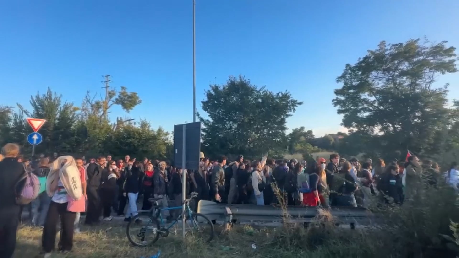 I manifestanti abbandonano il presidio in autostrada