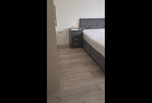 🏡 Luxury Ensuite & Loft Rooms – NW9 – All Bills I Main Photo