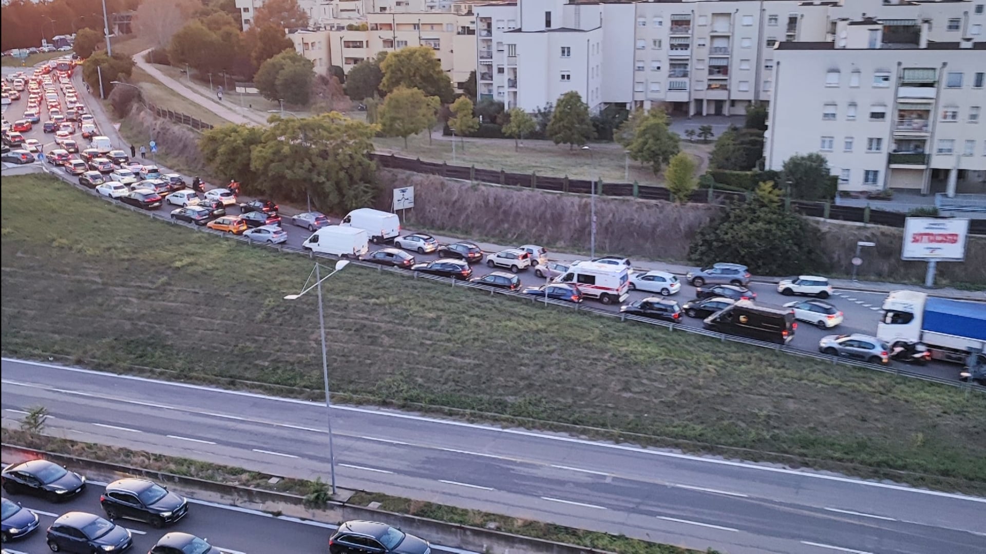 Blocco tangenziale, traffico congestionato e città paralizzata
