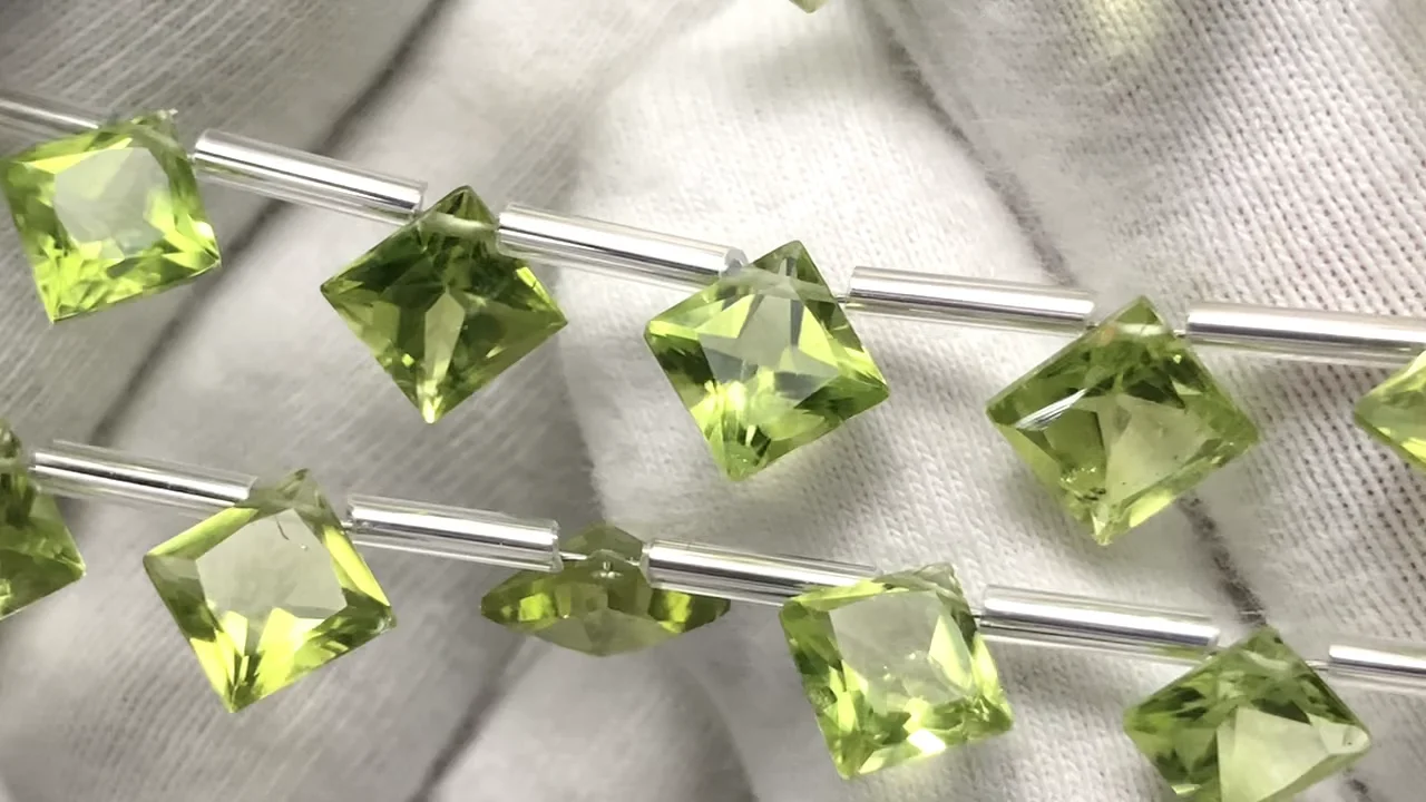 動画】宝石質ペリドットAAA- ダイヤ プリンセスカット8×8mm 半連