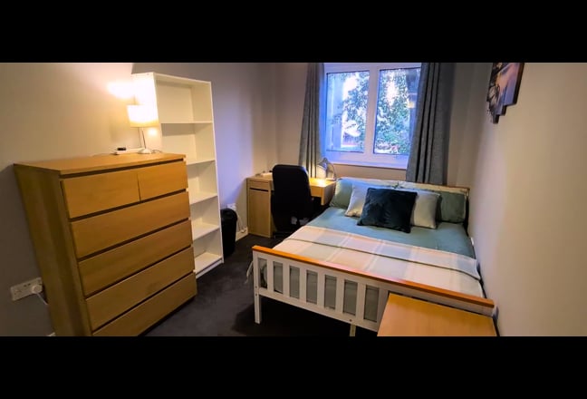 Video 1: Bedroom 3: £1000 - available November 1st