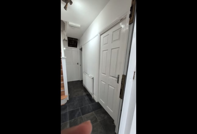Bright & Spacious studio to let Main Photo