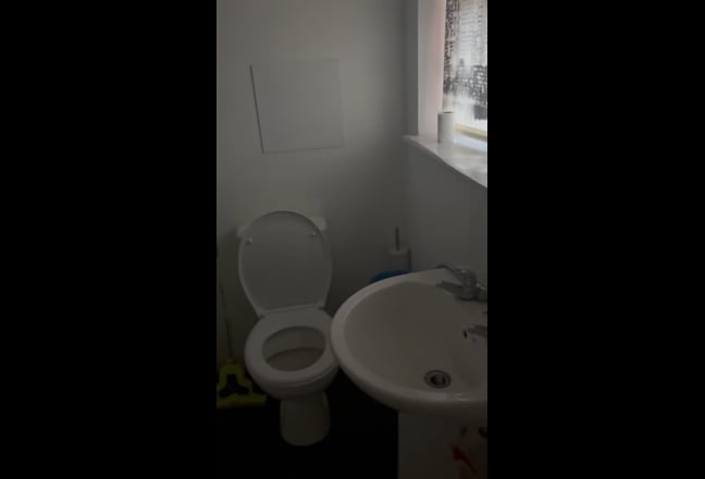 Flat 5 minutes away from university Main Photo