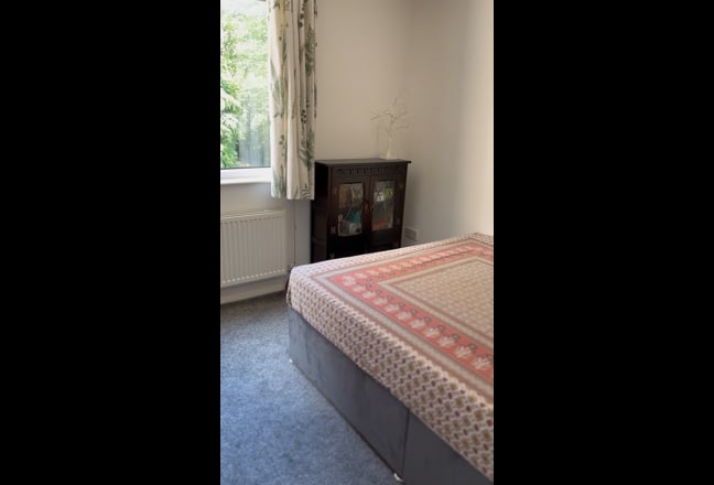 Spacious Double bedroom available in a 2 bed appt Main Photo