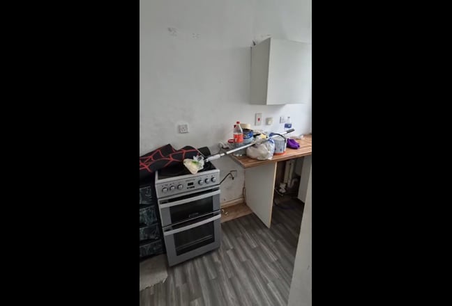 Studio flat available to rent in Harrow, HA2 Main Photo