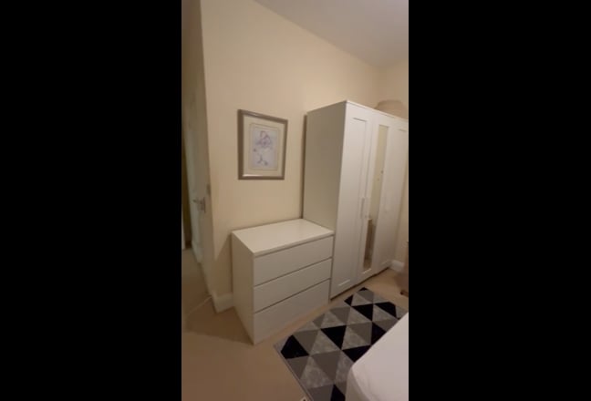 Brand new En-suite double room in Upton Main Photo