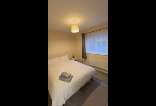 Newly Renovated 6-Bedroom House (HMO) Main Photo