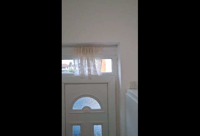 Spacious newly furbished flat on main road Main Photo