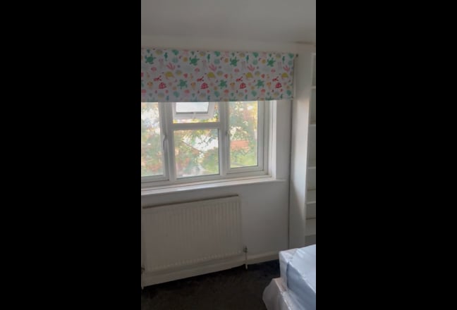 Room to let in Purley way Croydon  Main Photo