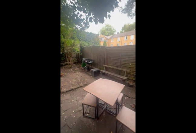 Double Room in Friendly Victorian House – Clapton  Main Photo