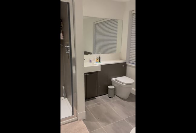 Large one bedroom to rent, separate bathroom inc Main Photo