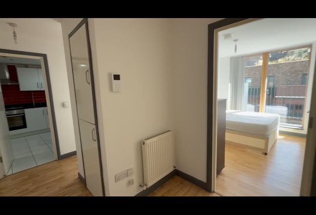 3 Double Rooms With Balcony In Whitechapel, E1. Main Photo