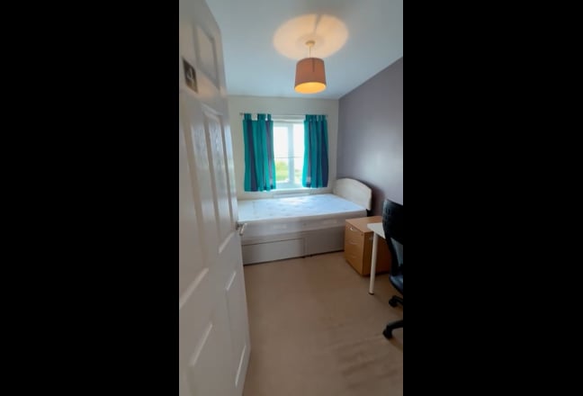 Urgent! £550P/M Room 15 Min Walk to Uwe 8-12Month Main Photo