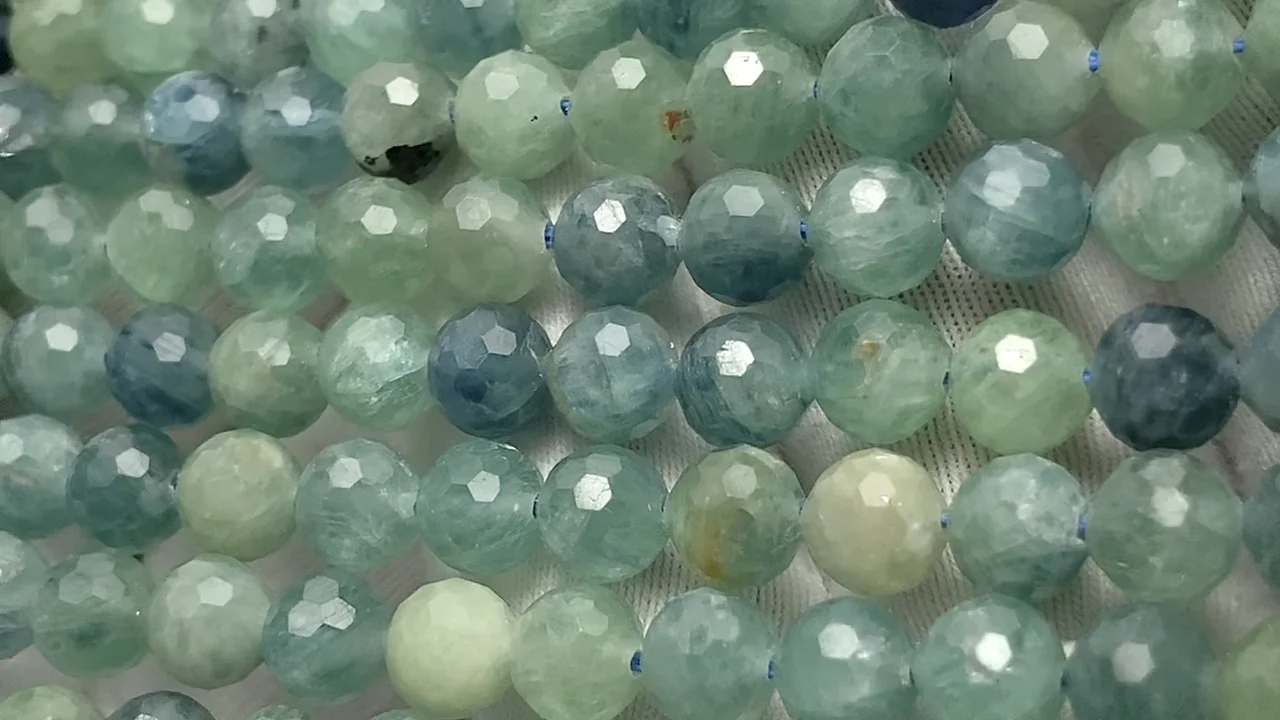 ブラジル産グリーンカイヤナイト ラウンドカット6mm 半連/1連｜天然石