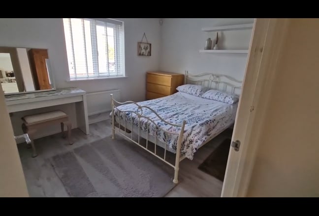 Large Double Room in Lovely family home Main Photo