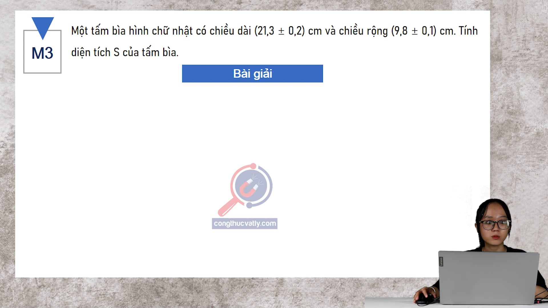Một tấm bìa hình chữ nhật có chiều dài (21,3 +- 0,2) cm và chiều rộng (9,8 +- 0,1) cm. Tính diện tích S của tấm bìa.