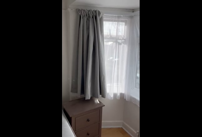 Double Room in Large Spacious House Main Photo