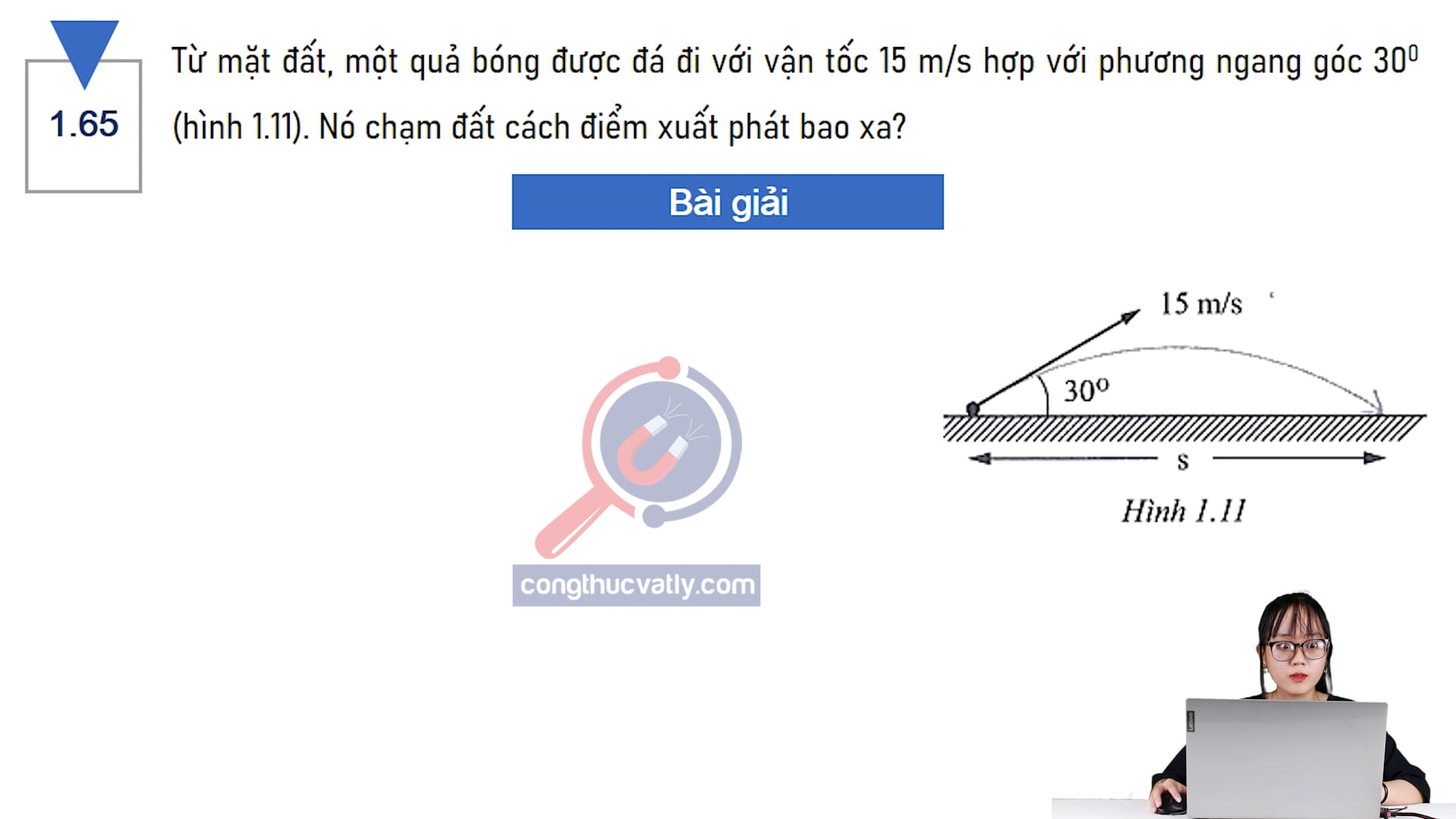 Từ mặt đất, một quả bóng được đá đi với vận tốc 15 m/s hợp với phương ngang góc 30 độ. Nó chạm đất cách điểm tìm được đá bao xa?