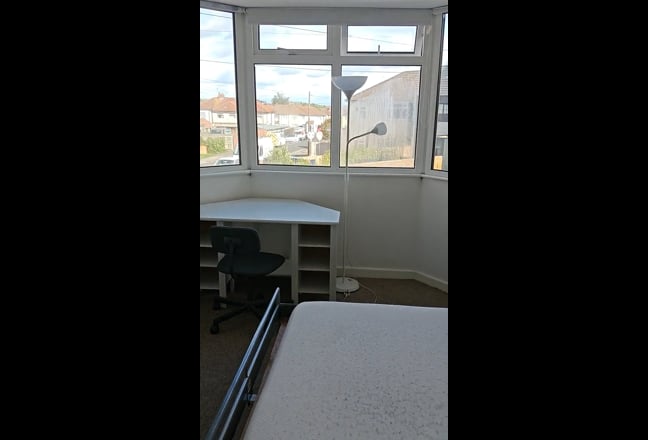 Nice room in spacious house in Filton Main Photo