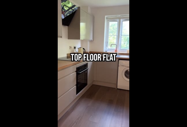 Two (2) large double bedroom top floor flat Main Photo