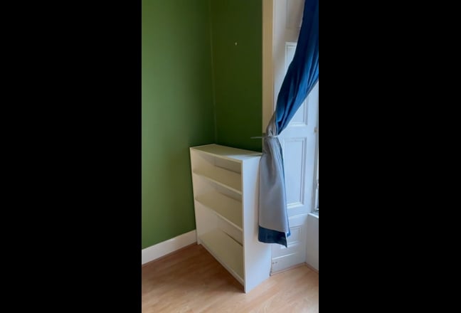 Spacious Room in City Centre – Females Only Main Photo