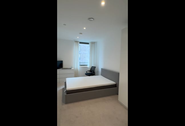 Double Bed+Private Bathroom in a New Build  Main Photo