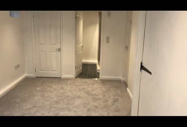 Granny annex in 4 bed house  Main Photo