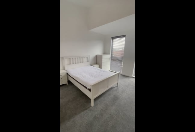 Luxury room in calm friendly house, 10 mins 2 city Main Photo