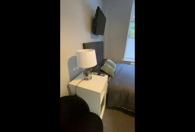🔥Ensuite Rooms Near Rolls - Move in Today 🔥 Main Photo