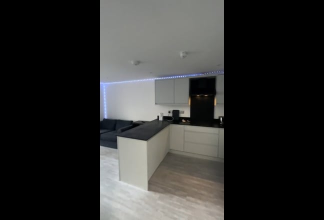 Edge of City Centre, Netflix, Parking & Ensuite Main Photo