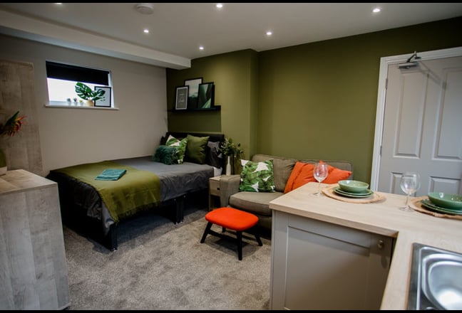 Award Winning Ensuite in Three-Bed Flatshare!! Main Photo
