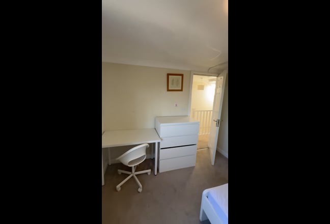  Lovely Double in Beautiful House!!  Main Photo