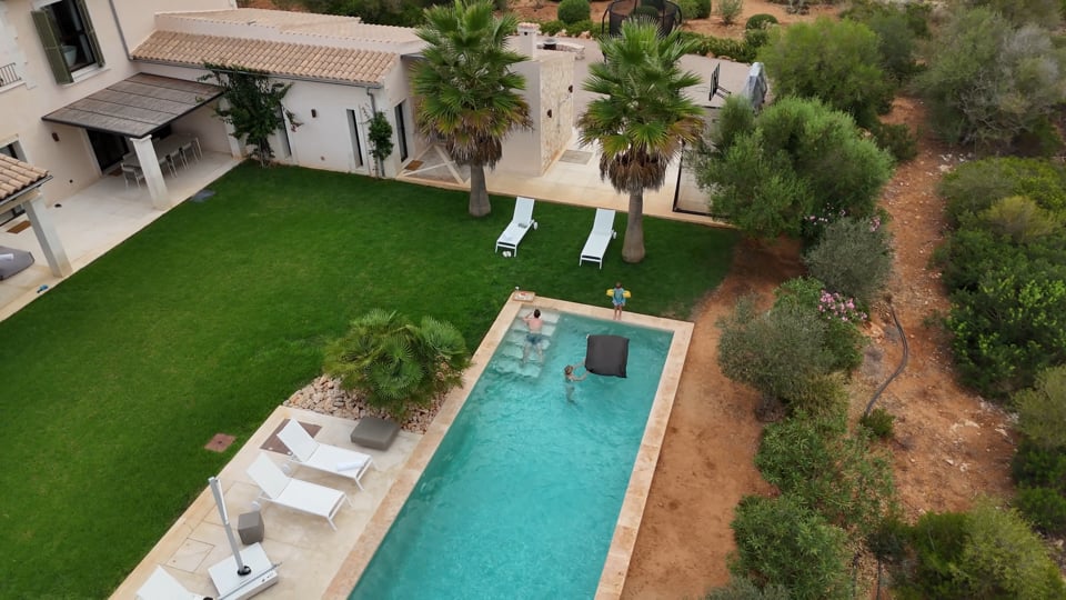 Kadr z materiału MYNE: Co-Owner Story – Finca Romeo I Mallorca