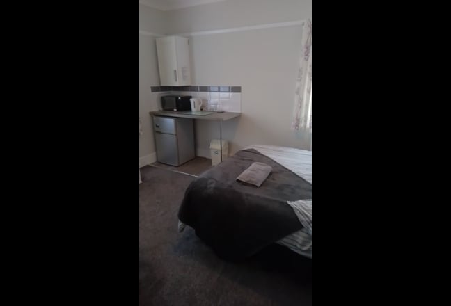 Single and Double Rooms Available Now, No Deposit. Main Photo