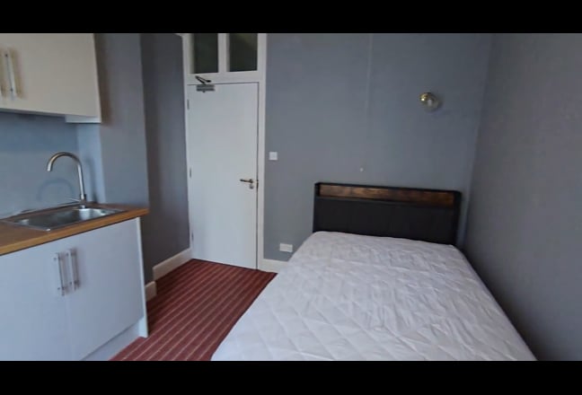 R5 Ground Floor Room with Garden Access Available  Main Photo