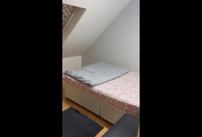 Double room for rent in UB6  Main Photo