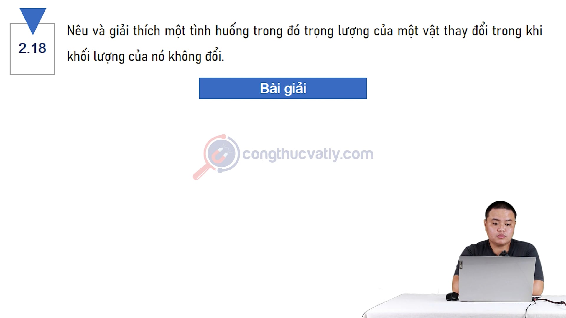 Nêu và giải thích một tình huống trong đó trọng lượng của một vật thay đổi trong khi khối lượng của nó không đổi.