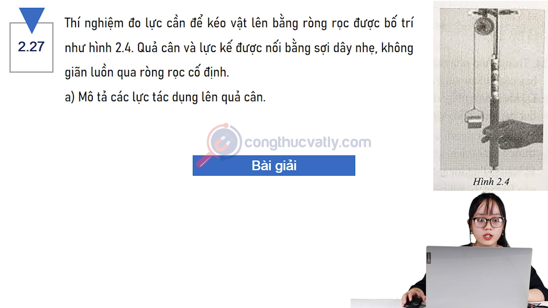 Thí nghiệm đo lực cần để kéo vật lên bằng ròng rọc được bố trí như hình 2.4. Quả cân và lực kế được nối bằng sợi dây nhẹ. Mô tả các lực tác dụng lên quả cân.
